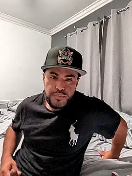 Snapshot of gardy8585 chatting on 10/11/25, 01:09 gardy8585 online show from 10/11/25, 01:09