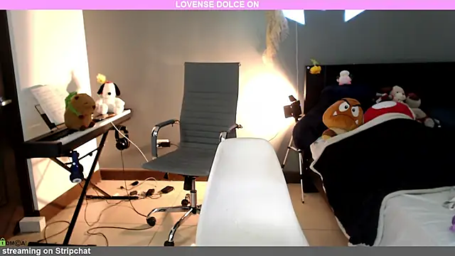 Snapshot of minarocket_ chatting on 02/22/25, 04:19 minarocket  online show from 02/22/25, 04:19