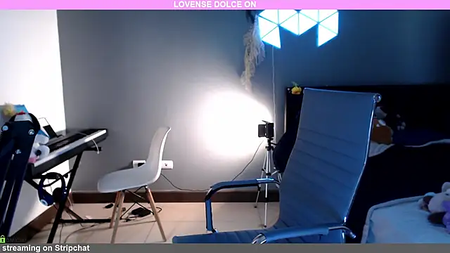 Snapshot of minarocket_ chatting on 02/28/25, 05:15 minarocket  online show from 02/28/25, 05:15