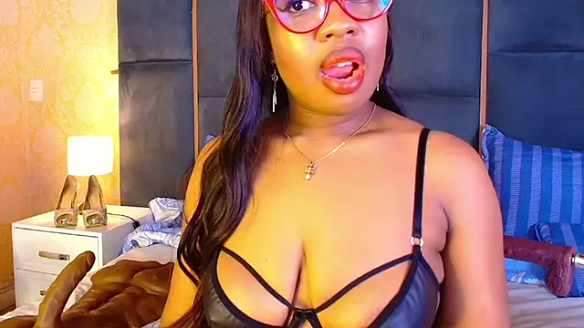 CaseyMoon online show from 12/05/25, 12:36