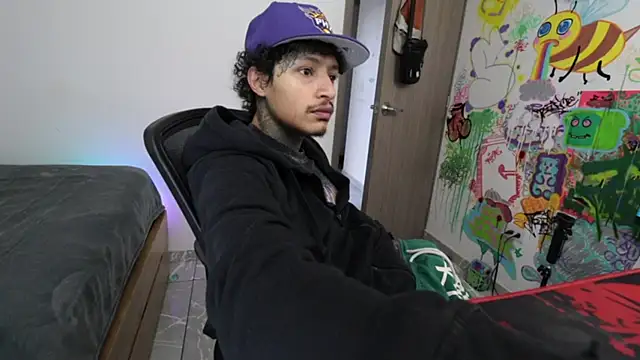 trieone online show from 02/13/26, 01:51