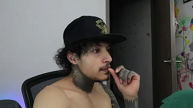 trieone online show from 02/26/26, 01:48