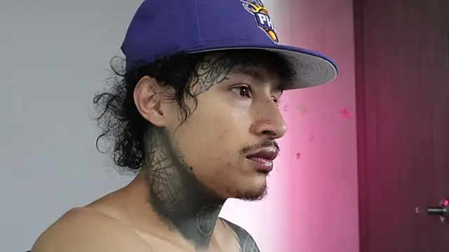 trieone online show from 04/12/26, 02:33