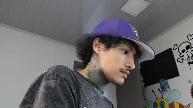 trieone online show from 04/18/26, 04:33