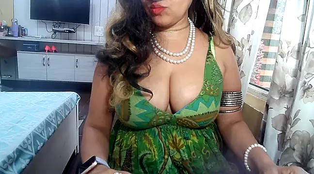 yourradhika online show from 02/05/25, 05:42