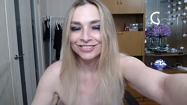 Snapshot of Mika_Passion chatting on 01/29/25, 03:04 Mika Passion online show from 01/29/25, 03:04