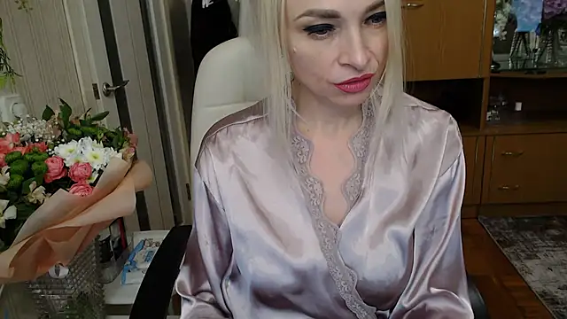 Snapshot of Mika_Passion chatting on 02/15/25, 10:11 Mika Passion online show from 02/15/25, 10:11