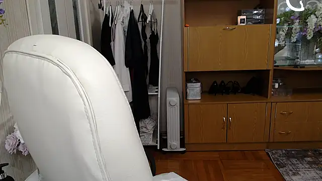 Snapshot of Mika_Passion chatting on 03/05/25, 08:00 Mika Passion online show from 03/05/25, 08:00