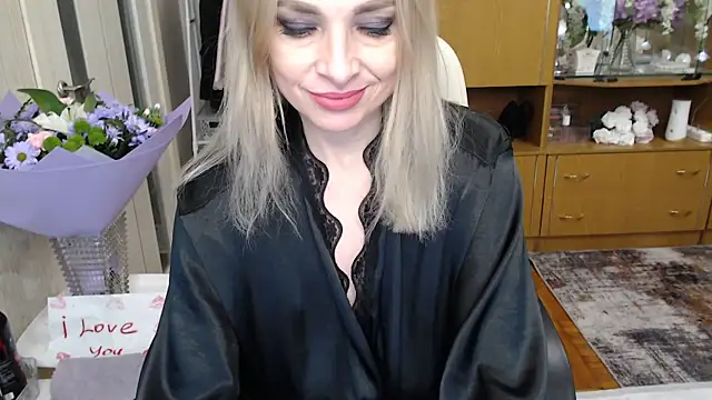 Snapshot of Mika_Passion chatting on 03/10/25, 12:37 Mika Passion online show from 03/10/25, 12:37