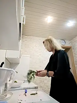 Snapshot of Mika_Passion chatting on 11/02/25, 09:22 Mika Passion online show from 11/02/25, 09:22