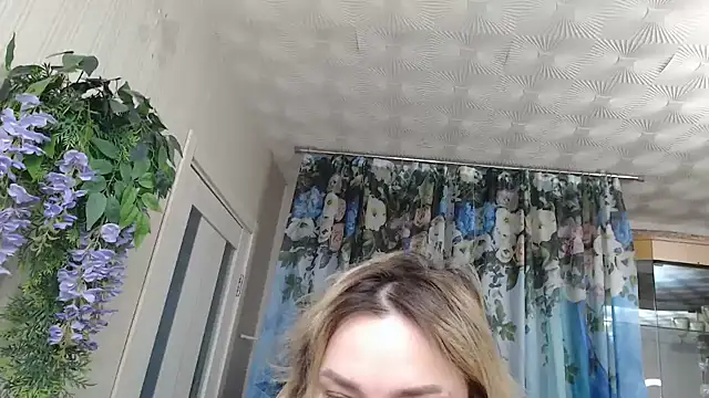 Snapshot of Mika_Passion chatting on 12/15/25, 07:12 Mika Passion online show from 12/15/25, 07:12