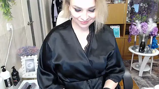 Snapshot of Mika_Passion chatting on 12/22/25, 08:55 Mika Passion online show from 12/22/25, 08:55