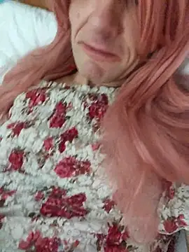 Snapshot of KandiK37 chatting on 02/21/25, 03:43 KandiK37 online show from 02/21/25, 03:43