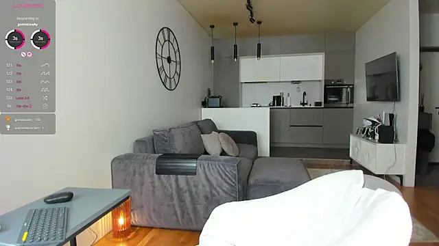 Juicy Bella online show from 04/13/26, 09:04