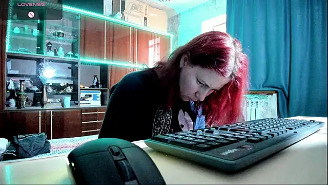 Snapshot of pa1e_pr1ncess chatting on 02/08/25, 12:17 pa1e pr1ncess online show from 02/08/25, 12:17