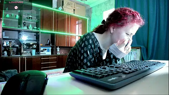 Snapshot of pa1e_pr1ncess chatting on 02/09/25, 06:11 pa1e pr1ncess online show from 02/09/25, 06:11