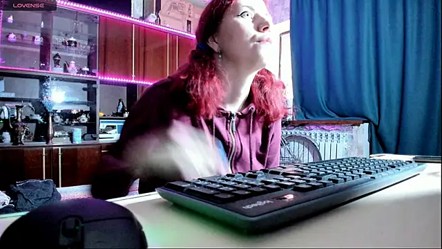 Snapshot of pa1e_pr1ncess chatting on 02/14/25, 06:56 pa1e pr1ncess online show from 02/14/25, 06:56