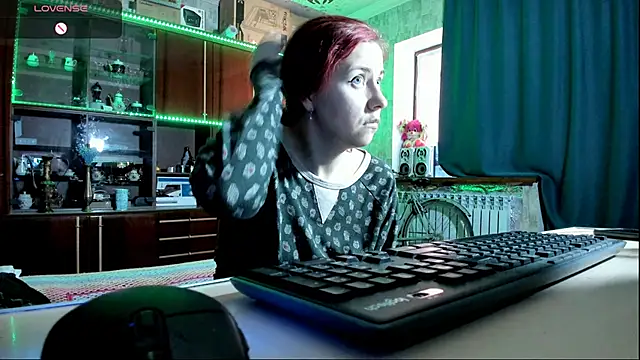 Snapshot of pa1e_pr1ncess chatting on 03/11/25, 06:43 pa1e pr1ncess online show from 03/11/25, 06:43