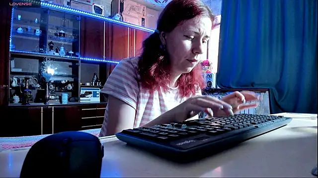 Snapshot of pa1e_pr1ncess chatting on 03/14/25, 06:42 pa1e pr1ncess online show from 03/14/25, 06:42