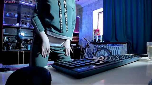 Snapshot of pa1e_pr1ncess chatting on 03/17/25, 06:51 pa1e pr1ncess online show from 03/17/25, 06:51