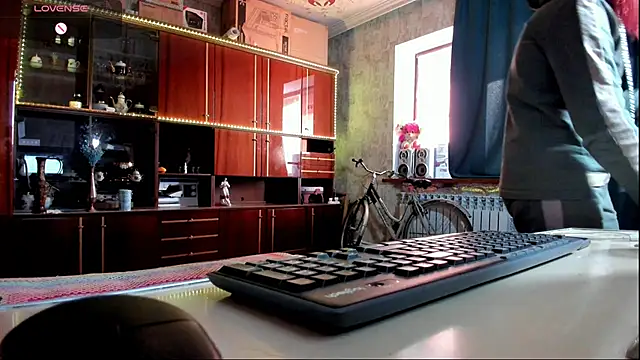 Snapshot of pa1e_pr1ncess chatting on 03/17/25, 12:57 pa1e pr1ncess online show from 03/17/25, 12:57