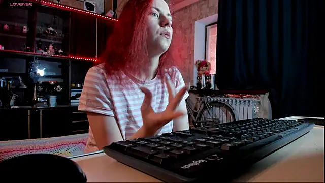 Snapshot of pa1e_pr1ncess chatting on 03/19/25, 06:03 pa1e pr1ncess online show from 03/19/25, 06:03