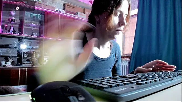 Snapshot of pa1e_pr1ncess chatting on 09/11/25, 06:57 pa1e pr1ncess online show from 09/11/25, 06:57