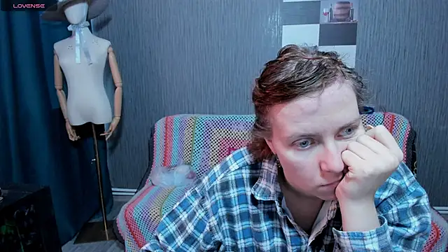 Snapshot of pa1e_pr1ncess chatting on 10/18/25, 07:42 pa1e pr1ncess online show from 10/18/25, 07:42