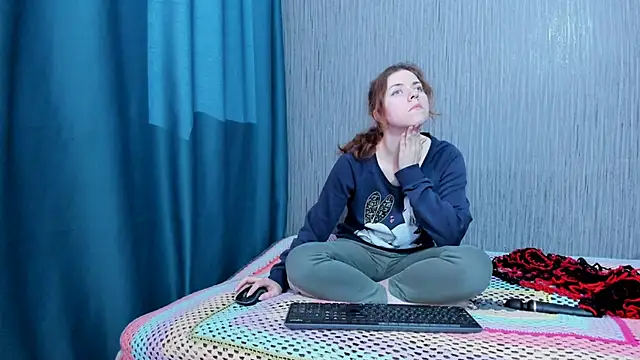 Snapshot of pa1e_pr1ncess chatting on 11/28/25, 09:23 pa1e pr1ncess online show from 11/28/25, 09:23