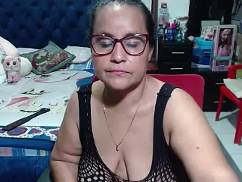 Snapshot of pervert_mommy_ chatting on 01/13/25, 02:53 pervert mommy online show from 01/13/25, 02:53