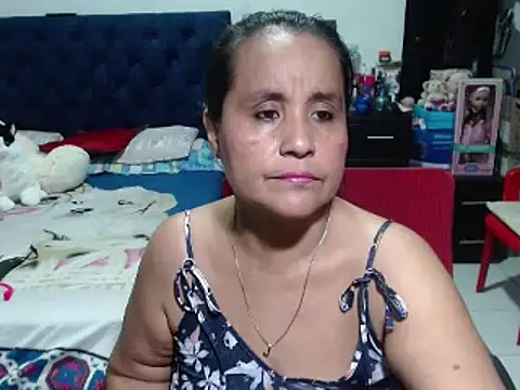 Snapshot of pervert_mommy_ chatting on 01/15/25, 10:17 pervert mommy online show from 01/15/25, 10:17
