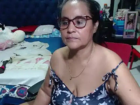 Snapshot of pervert_mommy_ chatting on 01/15/25, 01:20 pervert mommy online show from 01/15/25, 01:20