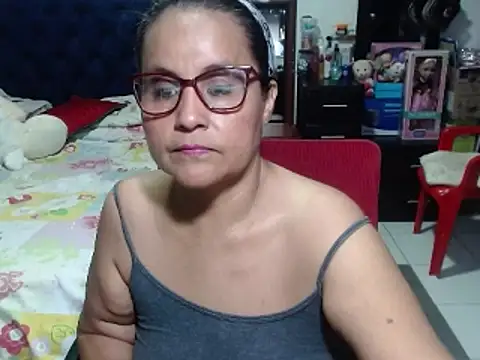 Snapshot of pervert_mommy_ chatting on 01/27/25, 11:11 pervert mommy online show from 01/27/25, 11:11