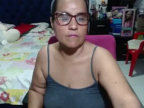 Snapshot of pervert_mommy_ chatting on 01/27/25, 02:46 pervert mommy online show from 01/27/25, 02:46