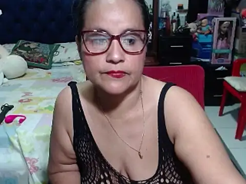Snapshot of pervert_mommy_ chatting on 02/04/25, 12:44 pervert mommy online show from 02/04/25, 12:44