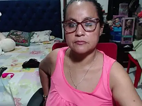 Snapshot of pervert_mommy_ chatting on 02/04/25, 03:47 pervert mommy online show from 02/04/25, 03:47