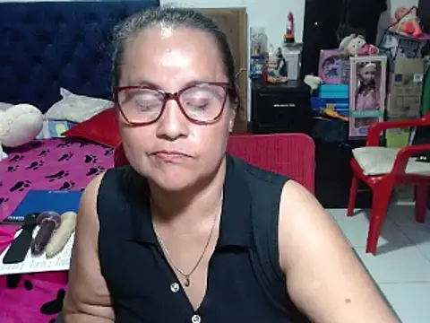 Snapshot of pervert_mommy_ chatting on 02/19/25, 01:28 pervert mommy online show from 02/19/25, 01:28