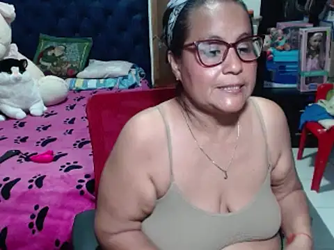 Snapshot of pervert_mommy_ chatting on 02/22/25, 12:29 pervert mommy online show from 02/22/25, 12:29