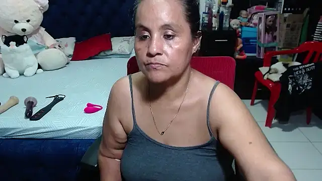 Snapshot of pervert_mommy_ chatting on 03/01/25, 01:51 pervert mommy online show from 03/01/25, 01:51