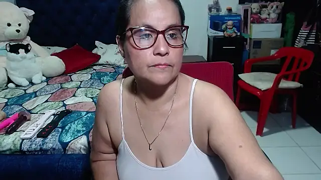 Snapshot of pervert_mommy_ chatting on 03/17/25, 09:55 pervert mommy online show from 03/17/25, 09:55