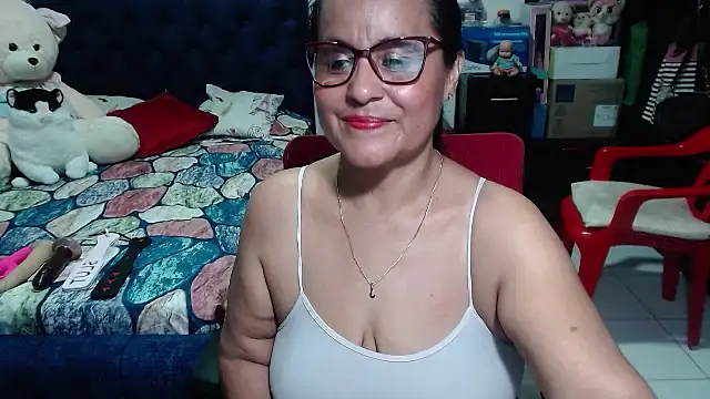 Snapshot of pervert_mommy_ chatting on 03/17/25, 12:57 pervert mommy online show from 03/17/25, 12:57
