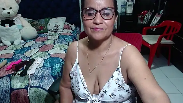 Snapshot of pervert_mommy_ chatting on 03/18/25, 12:47 pervert mommy online show from 03/18/25, 12:47