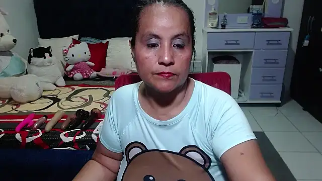 Snapshot of pervert_mommy_ chatting on 09/19/25, 09:43 pervert mommy online show from 09/19/25, 09:43