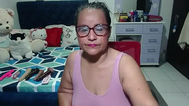 Snapshot of pervert_mommy_ chatting on 10/06/25, 10:12 pervert mommy online show from 10/06/25, 10:12