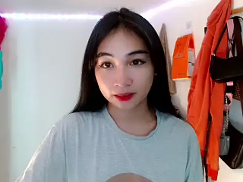 SweetLilly 18 online show from 02/28/25, 01:47