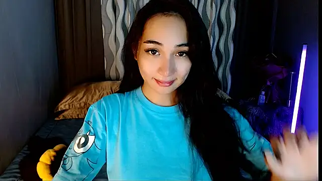 Snapshot of SweetLilly_18 chatting on 04/26/26, 03:15 SweetLilly 18 online show from 04/26/26, 03:15