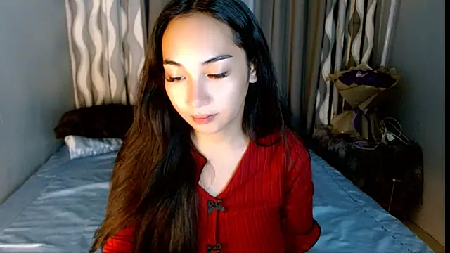 Snapshot of SweetLilly_18 chatting on 05/17/26, 03:04 SweetLilly 18 online show from 05/17/26, 03:04