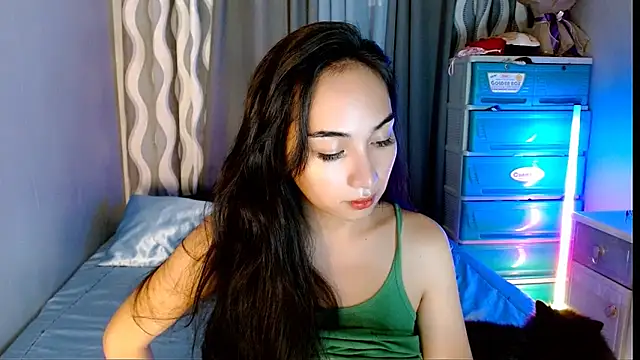 Snapshot of SweetLilly_18 chatting on 06/19/26, 07:23 SweetLilly 18 online show from 06/19/26, 07:23