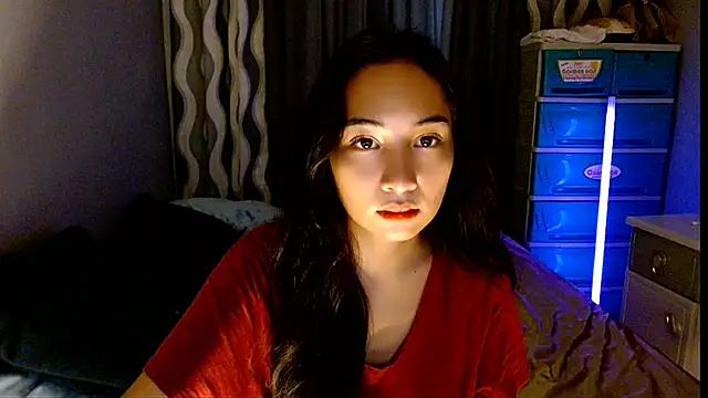 Snapshot of SweetLilly_18 chatting on 06/28/26, 07:14 SweetLilly 18 online show from 06/28/26, 07:14
