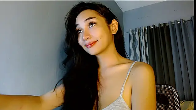 Snapshot of SweetLilly_18 chatting on 07/15/26, 03:45 SweetLilly 18 online show from 07/15/26, 03:45